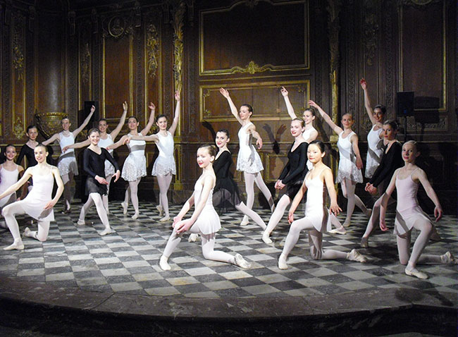Sur les pas de Tcha�kovski par l'&eacute;cole de danse Martine Carrati&eacute;