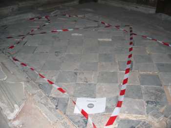 Chapelle de l'�v�que, le mur gauche et l'entr�e des toilettes