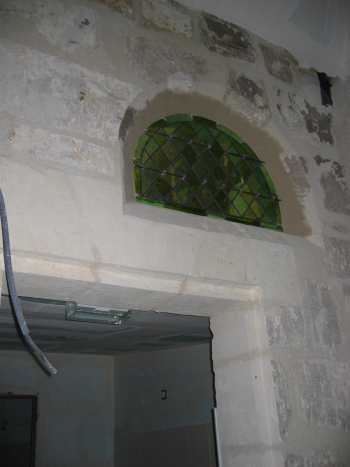 Chapelle de l'�v�que, le mur gauche et l'entr�e des toilettes